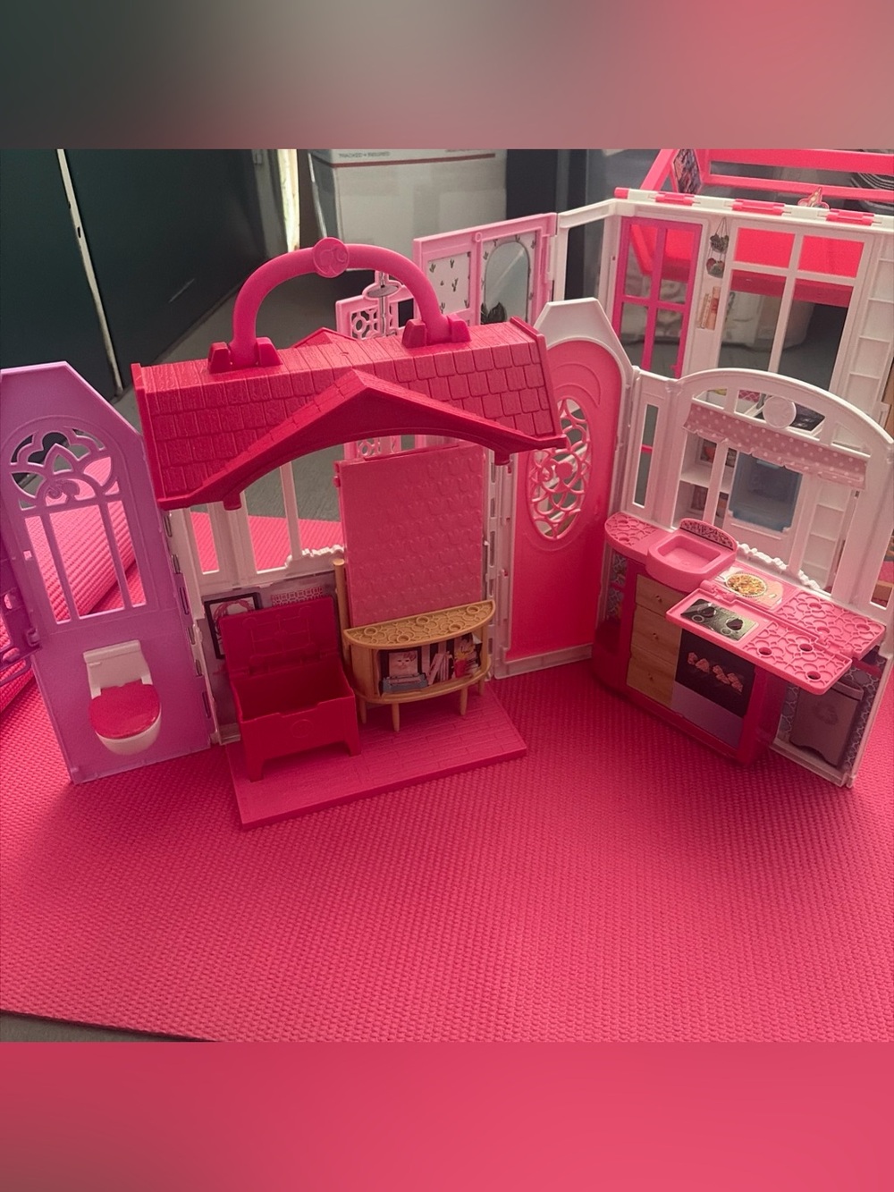 Barbie Glam Getaway House Pink & White Fold-Up Playset (Mattel #CHF54) 2014/2015